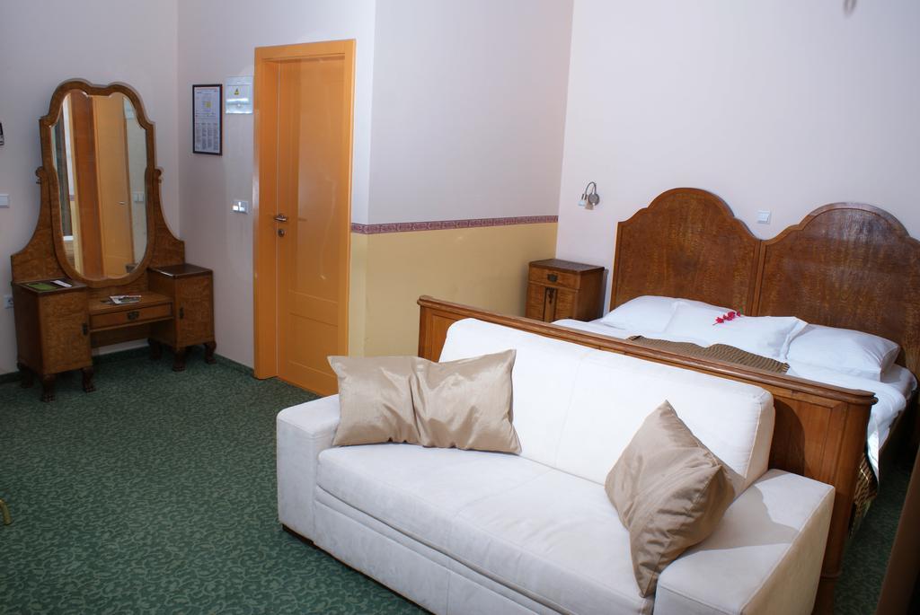 Hotel Park プトゥイ エクステリア 写真