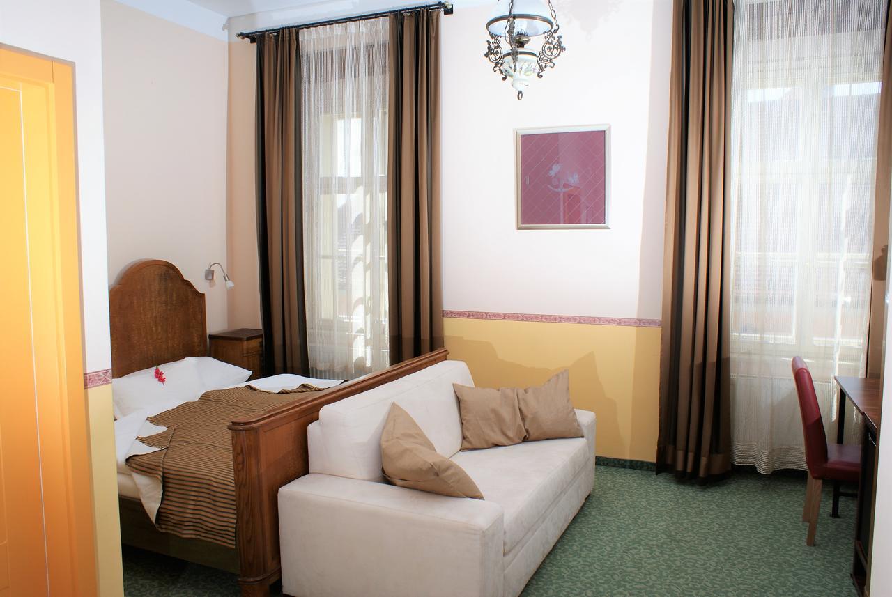 Hotel Park プトゥイ エクステリア 写真